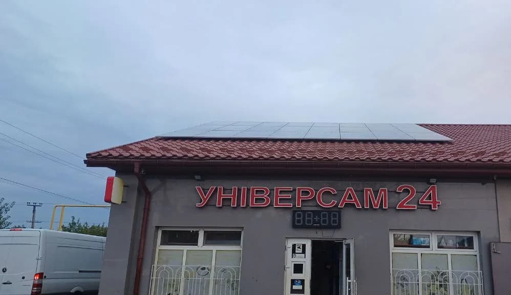 Солнечные панели на всю кровлю здания магазина