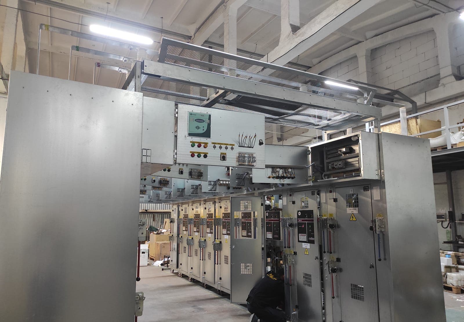 Assembly of KSO cabinets at the LK Energy workshop