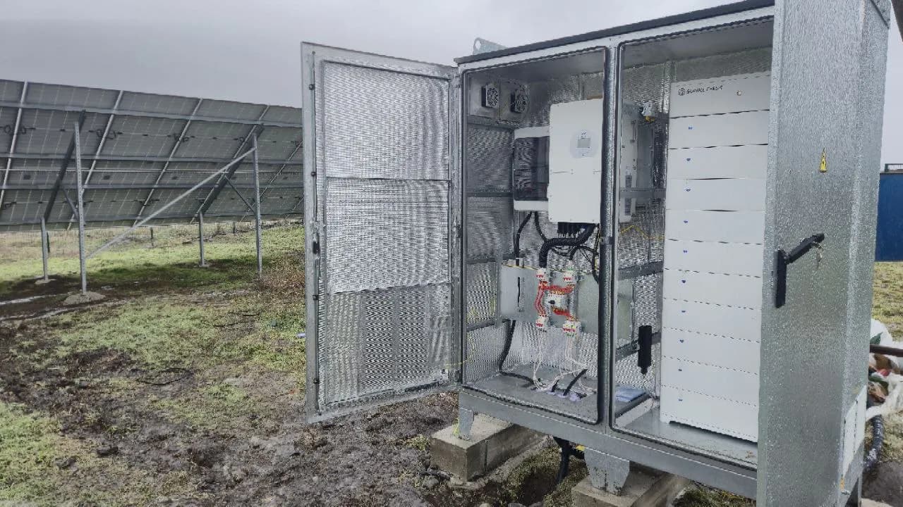 Why an inverter and batteries will not run a pump directly: anatomy of a complete cabinet