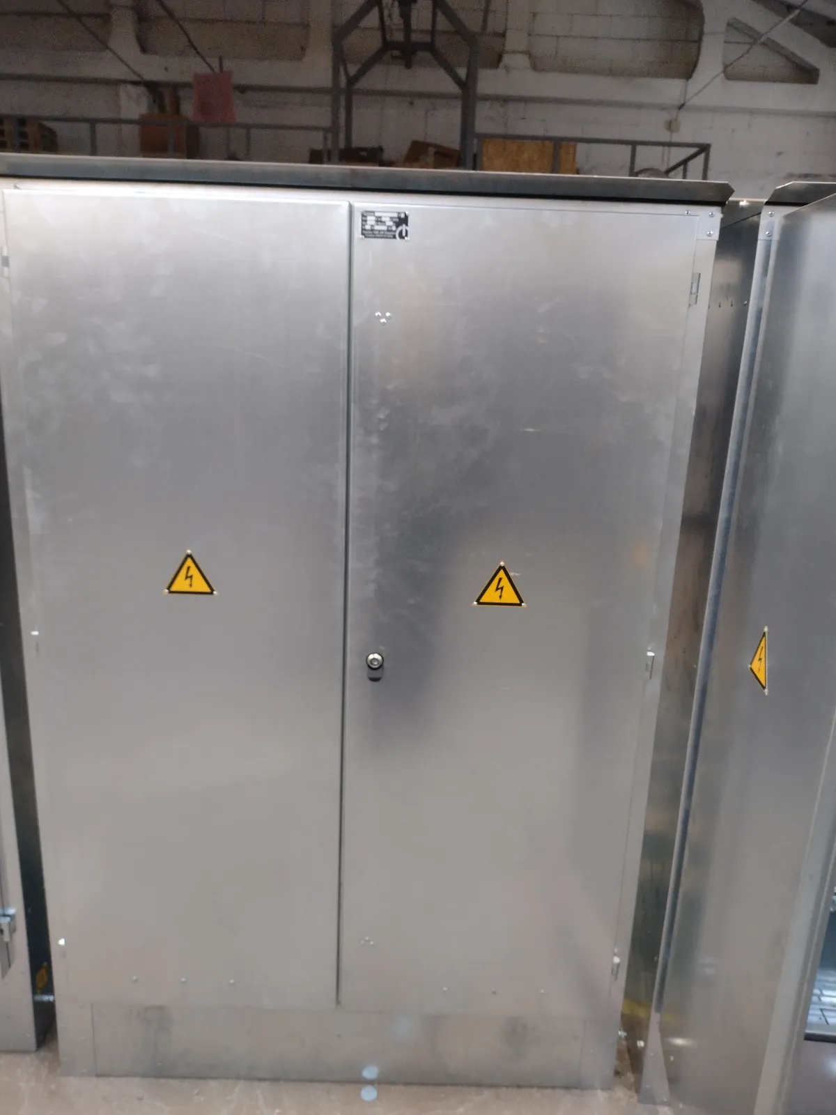 Готові шафи И-710 у цеху LK Energy перед відвантаженням
