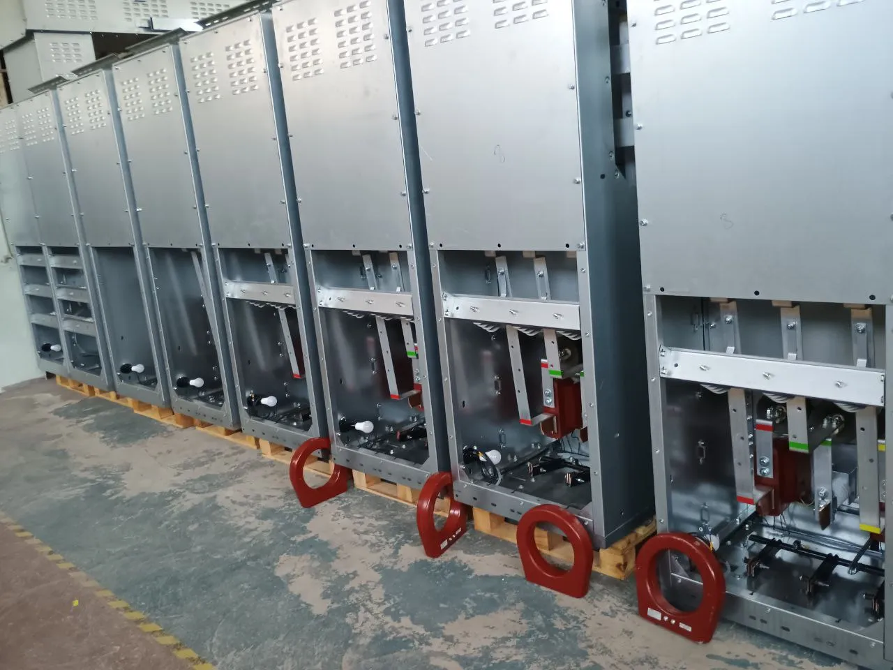 Assembly of КРУ-Е cubicles in the КМ-1Ф frame size at the Odesa plant
