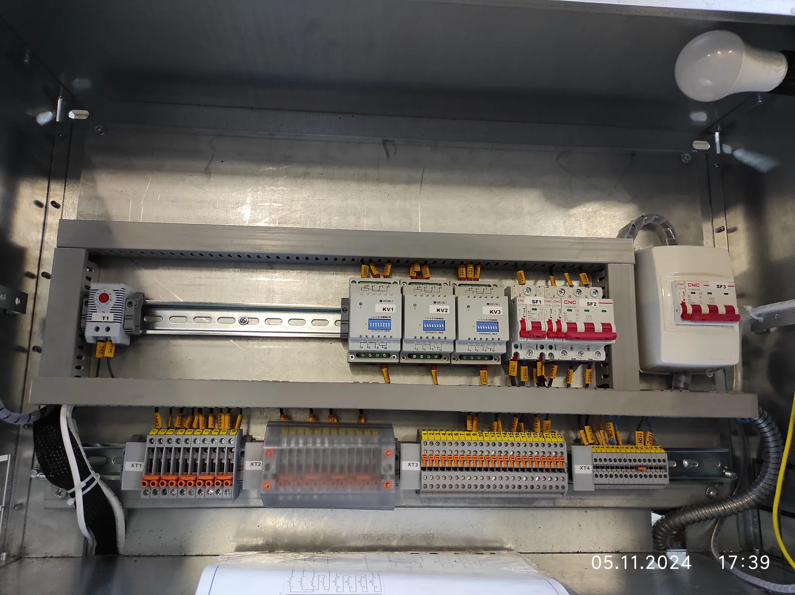 Relays and miniature circuit breakers of the КСО-Е secondary circuits