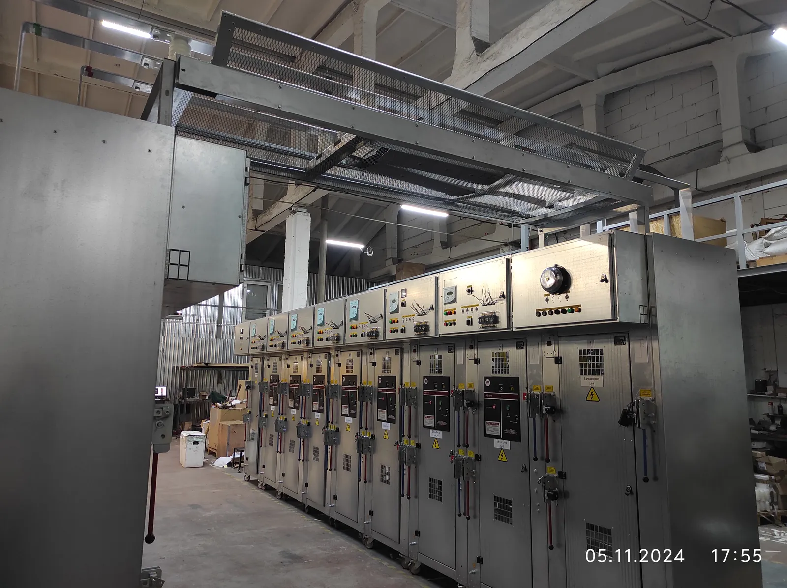 Incomer and bus-section cells of the 10 kV switching station