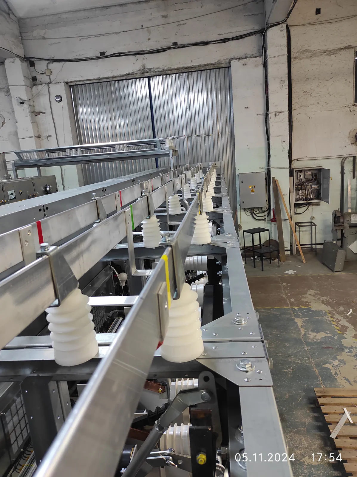 10 kV busbars on post insulators inside КСО-Е cells