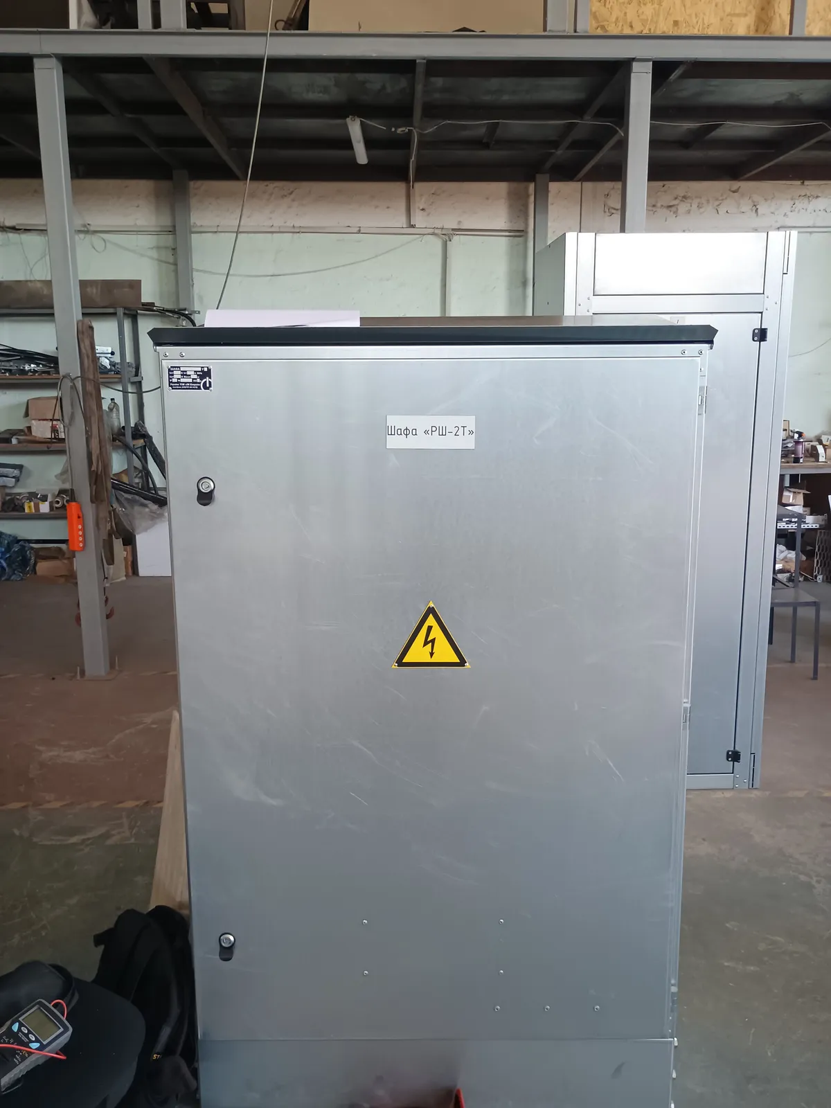 Line protection and control cabinet for a 35/10 kV substation