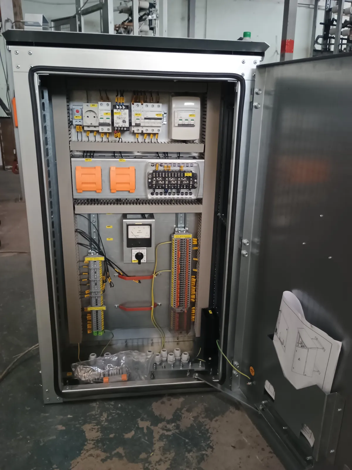 Inside a VT terminal box: 0–40 kV voltmeter and anti-condensation heating