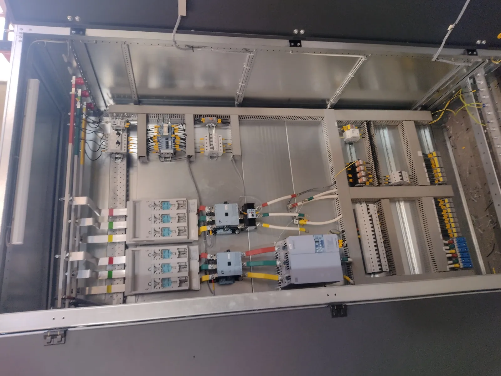 Internal layout of cabinet ShS-2: power apparatus with phase-marked connections, circuit breakers and terminal blocks