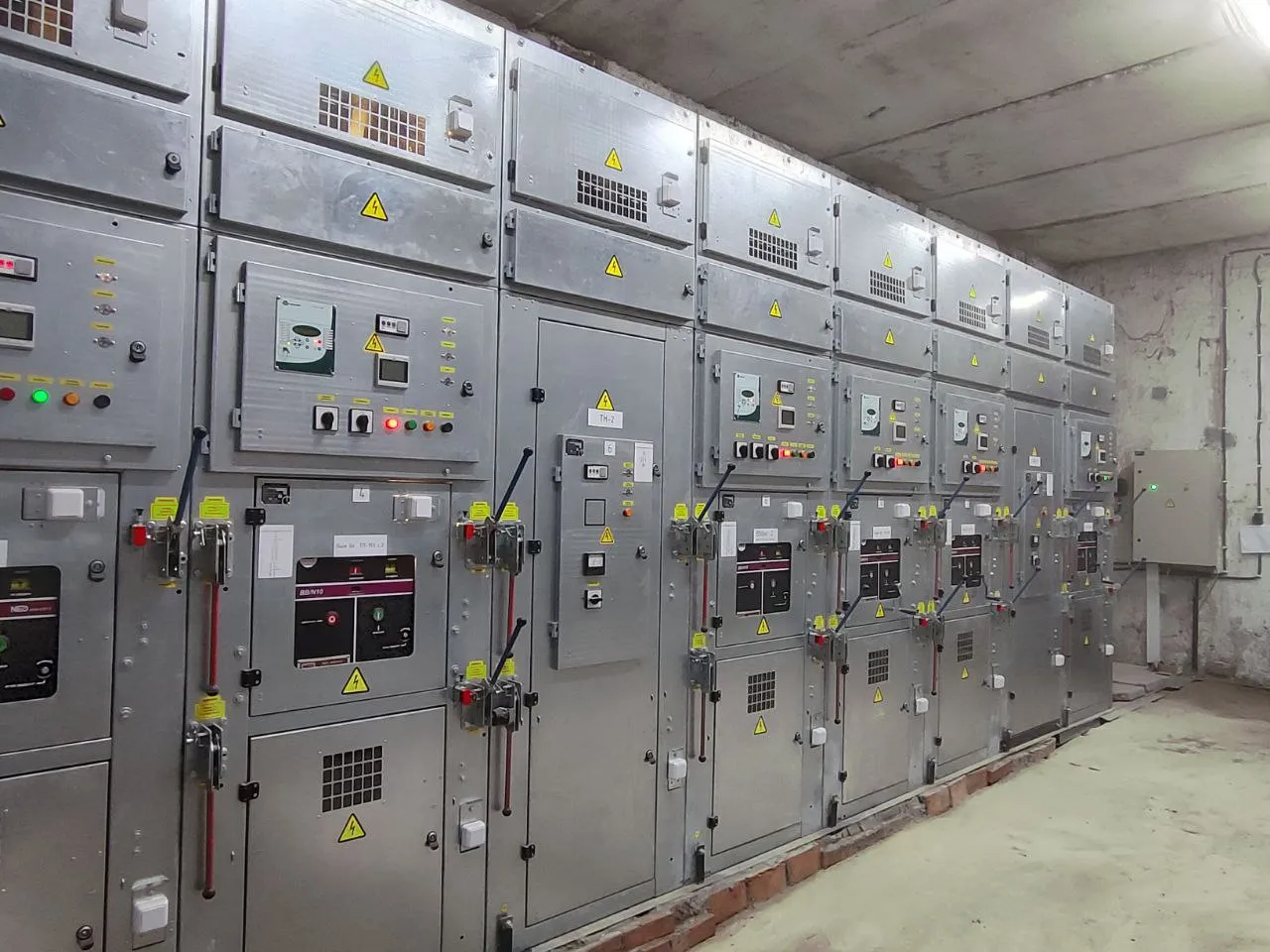 Fronts of КСО-Е cells with control devices