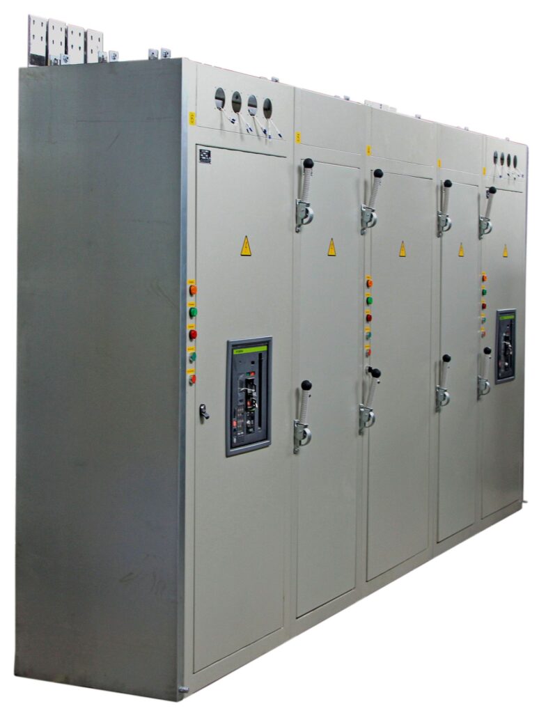 Switchboard sections rated 0.4 kV with switch disconnectors and air circuit breaker