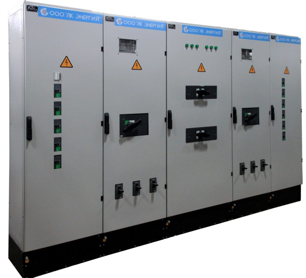 Five low-voltage 0.4 kV switchboard sections with moulded case breakers by LK Energy