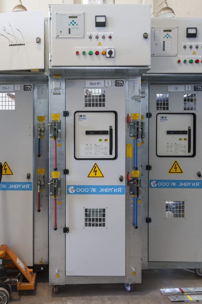 Incoming 6-10 kV switchgear cubicle with Hyundai vacuum circuit breaker by LK Energy