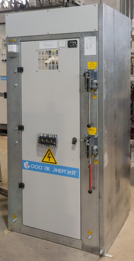 Galvanized incoming feeder switchgear cabinet manufactured by LK Energy