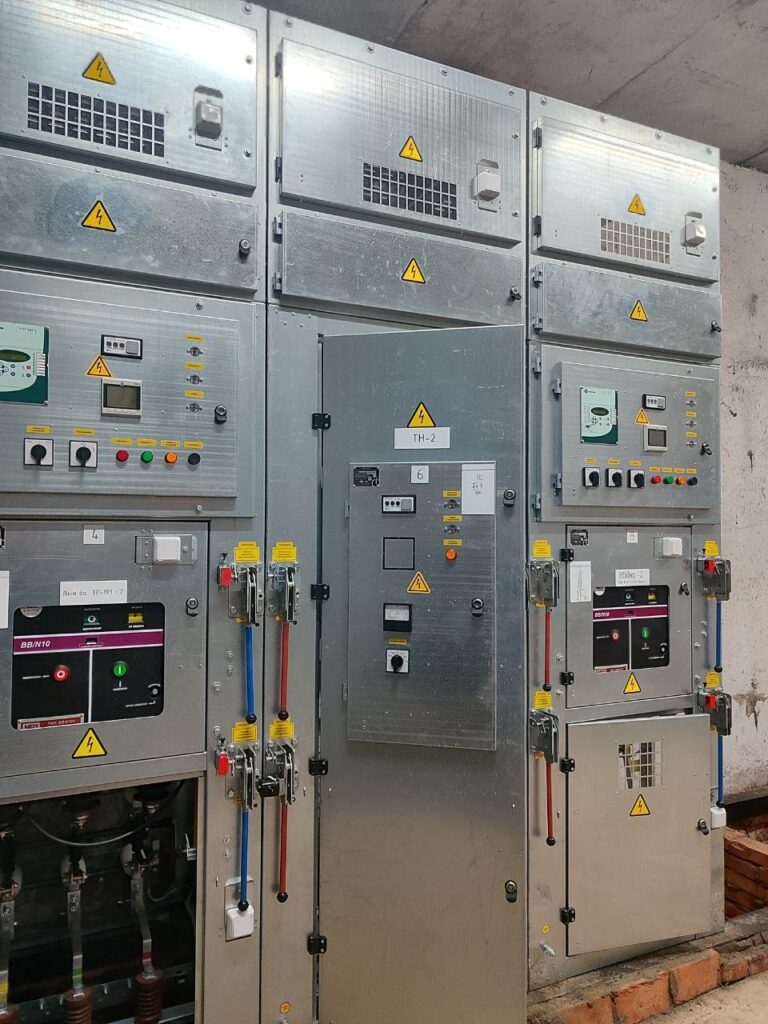 6-10 kV switchgear with vacuum circuit breakers and protection relays installed on site