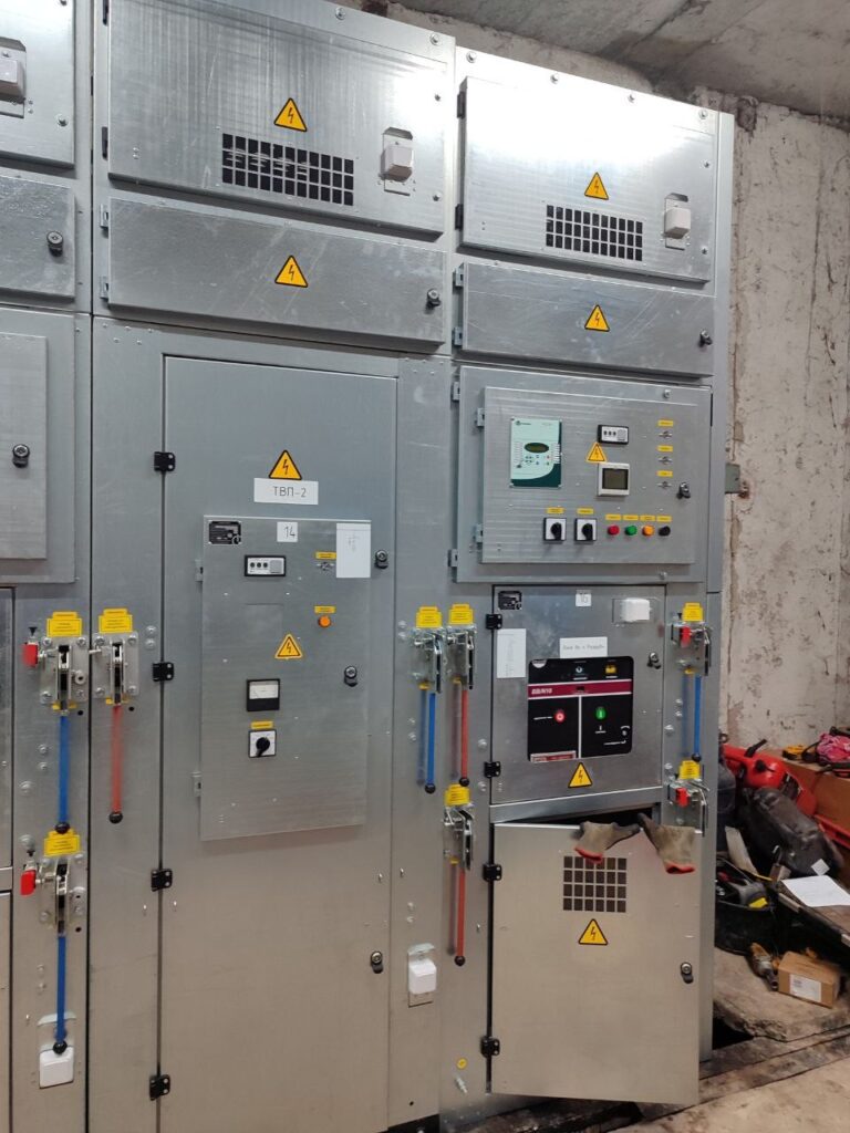 Installation of 6-10 kV switchgear cells with vacuum circuit breaker on site