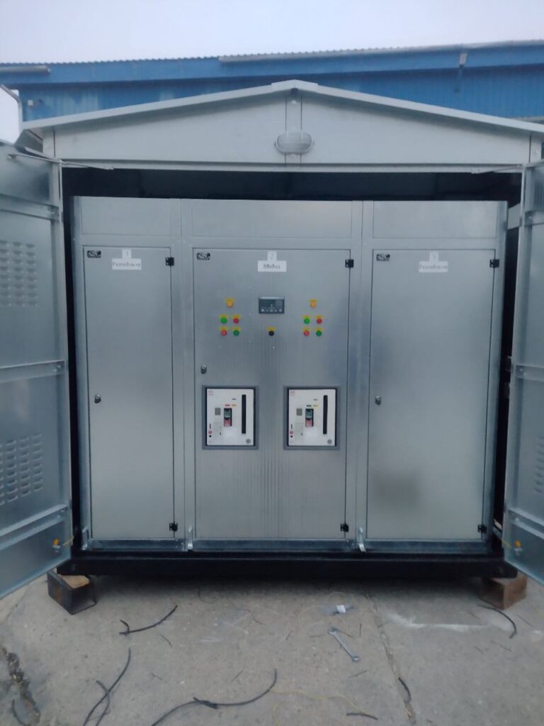 Packaged transformer substation with open 0.4 kV section and air circuit breakers