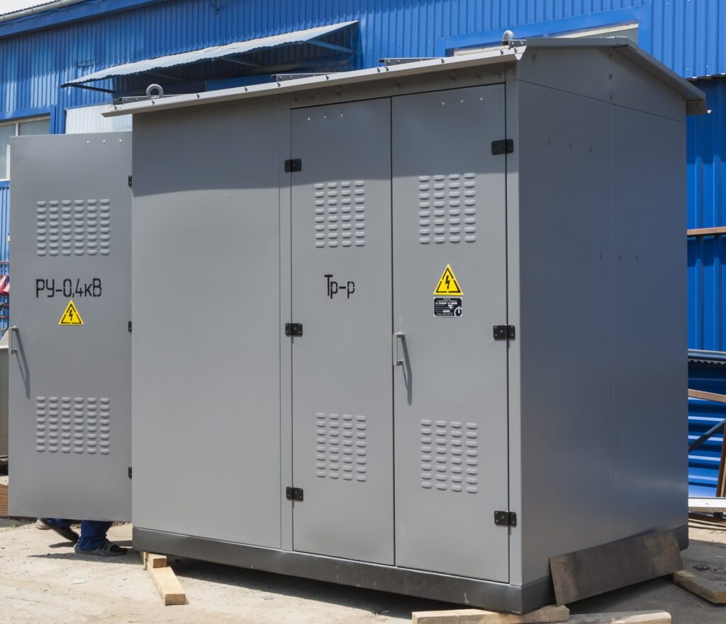 Metal-enclosed packaged transformer substation with transformer compartment and 0.4 kV switchboard