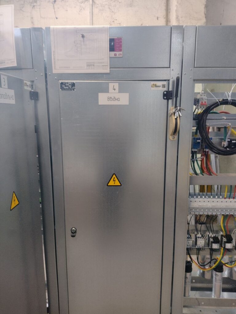 Low-voltage switchboard sections with a capacitor section at LK Energy production