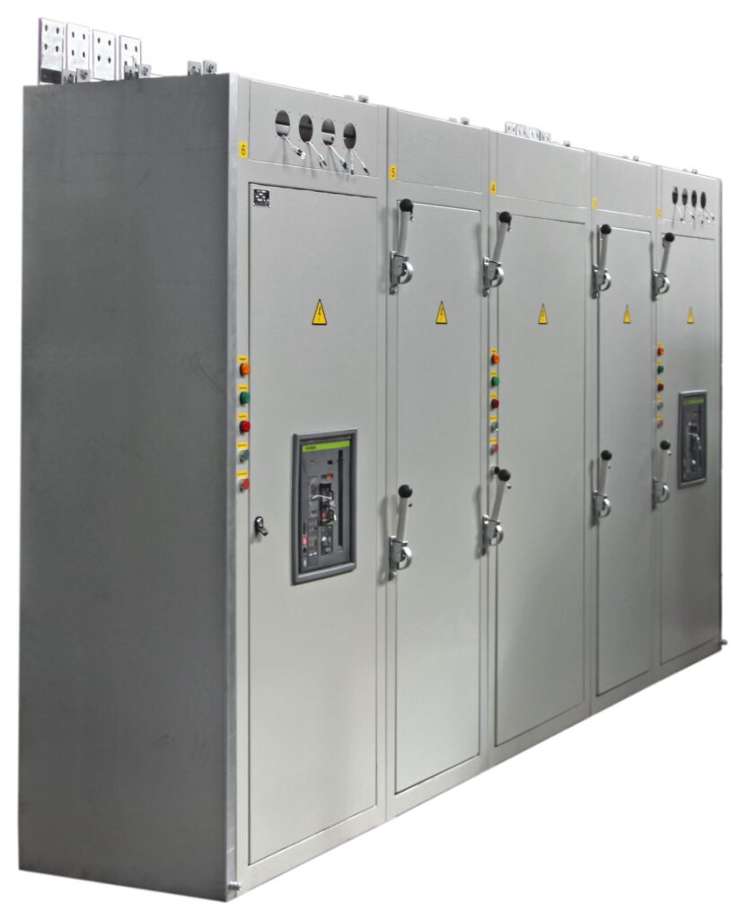 Multi-section 0.4 kV low-voltage switchboard with lever-operated switch disconnectors