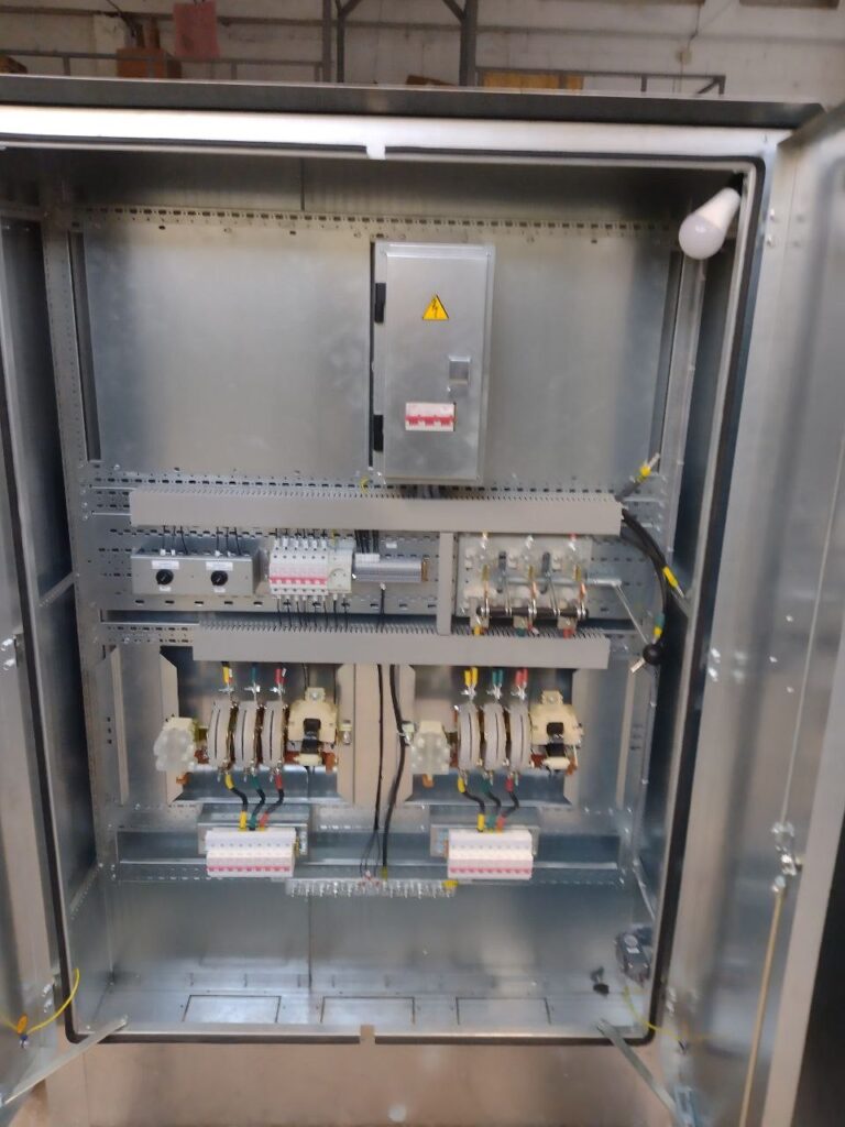 Open floor-standing 0.4 kV automatic transfer switch cabinet with contactors and modular breakers