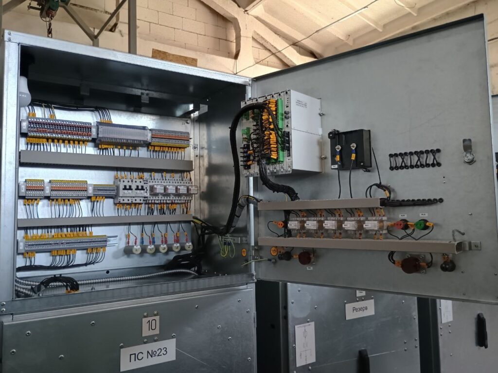 Substation automation cabinet PS 23 with terminal blocks and secondary wiring