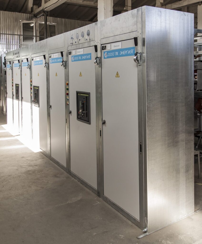 0.4 kV distribution cabinets with circuit breakers behind inspection windows, by LK Energy