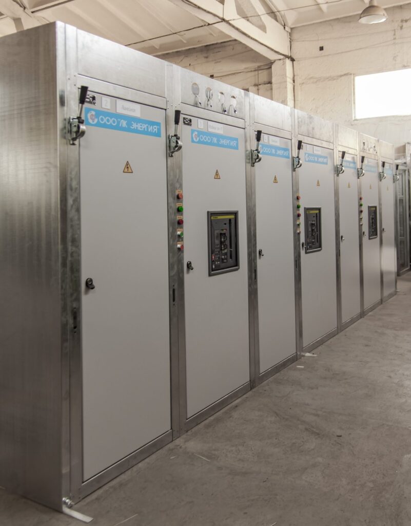 0.4 kV distribution panels with automatic circuit breakers in workshop, by LK Energy