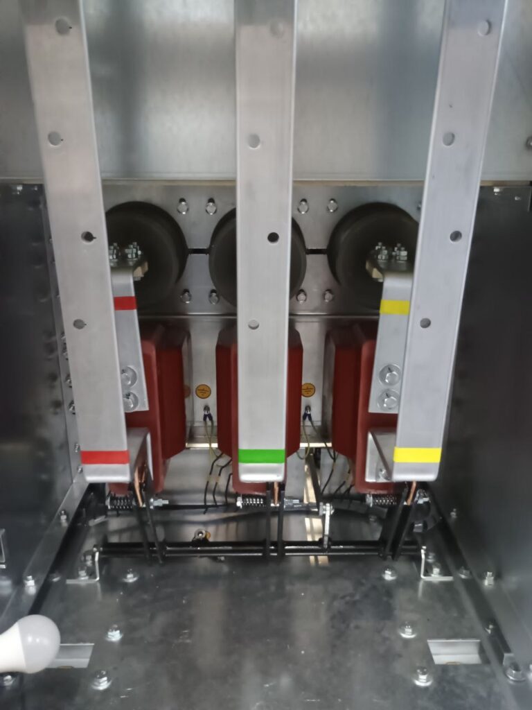 Three-phase busbars on post insulators inside 6-10 kV switchgear cell