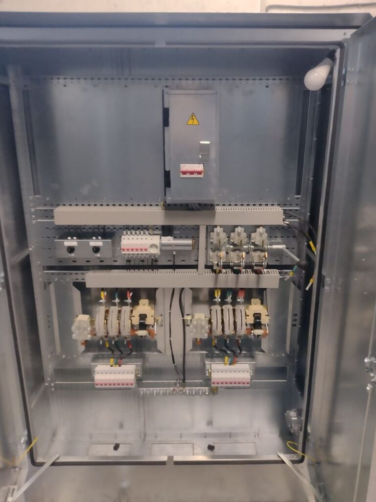 0.4 kV automatic transfer switch cabinet with two contactor sections and modular devices