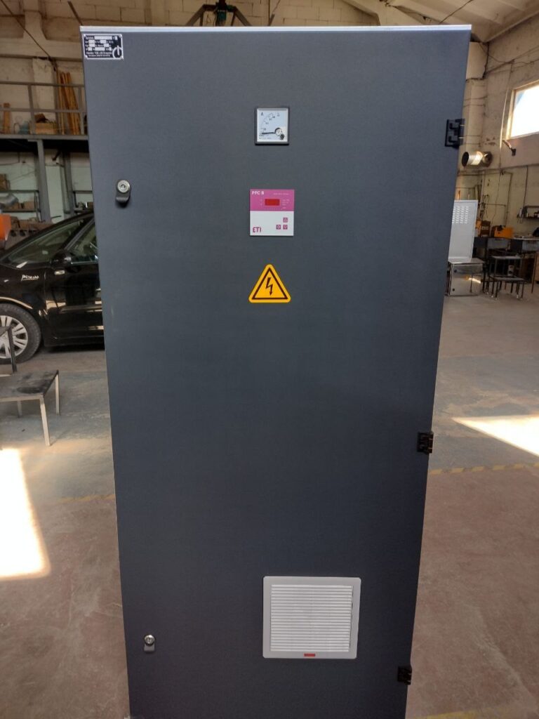 Reactive power compensation cabinet with power factor controller and ammeter