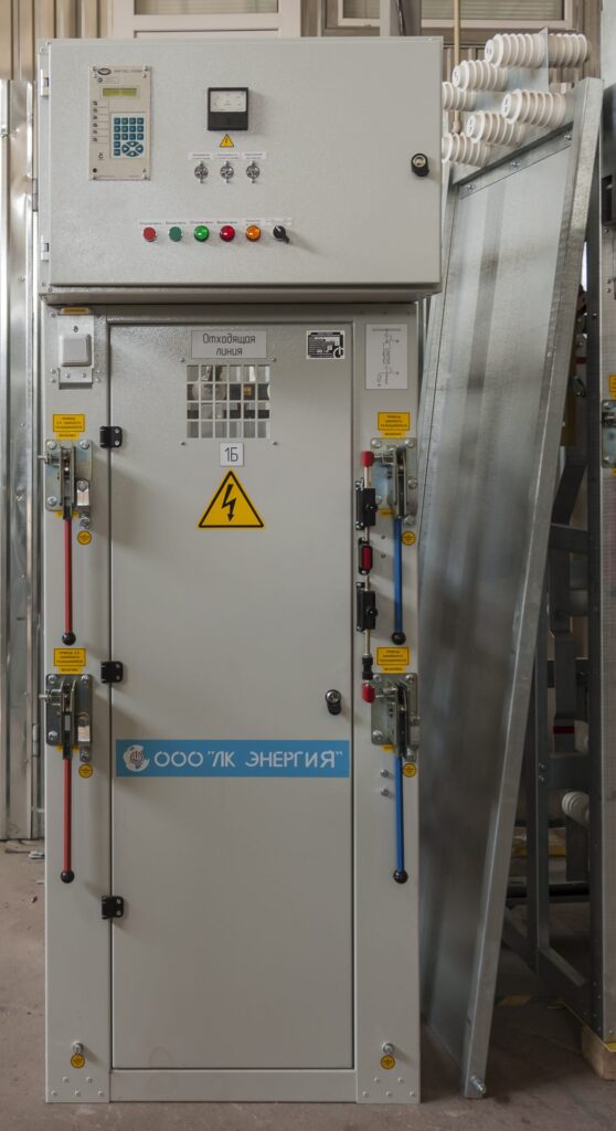 Outgoing feeder switchgear cabinet with microprocessor protection relay manufactured by LK Energy