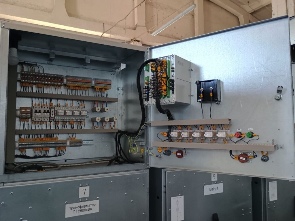 Secondary circuit wiring in relay compartments of transformer and incomer cells during assembly