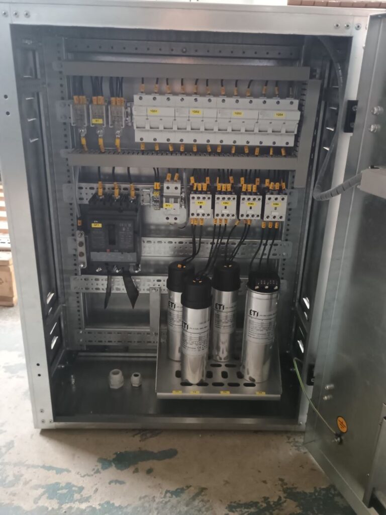 Reactive power compensation unit with ETI capacitors, contactors and circuit breakers