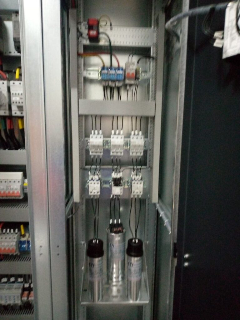 Capacitor bank section of reactive power compensation unit with switching contactors